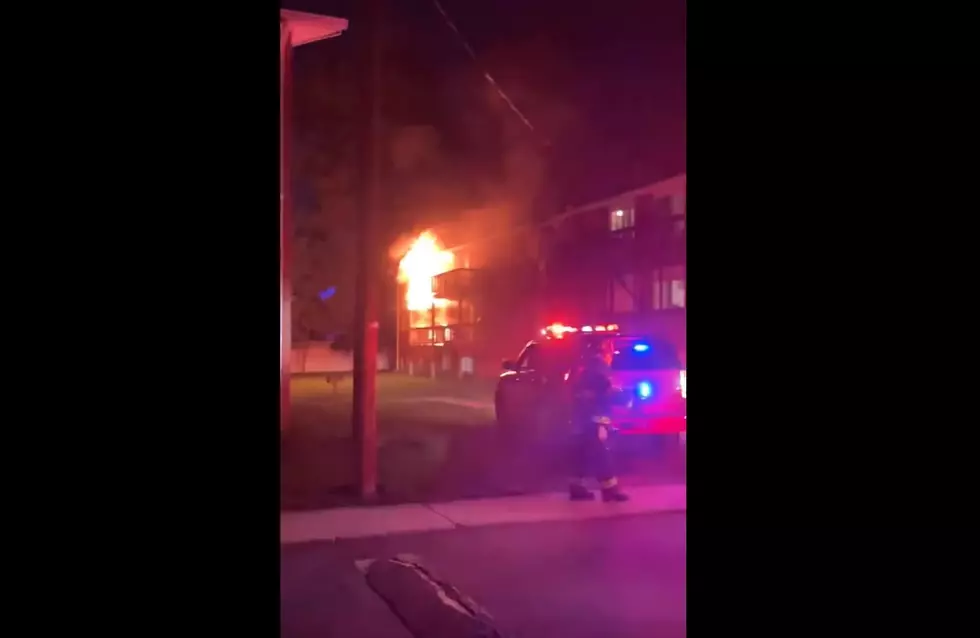 Fire Rips Through Kingston Apartment (VIDEO)
