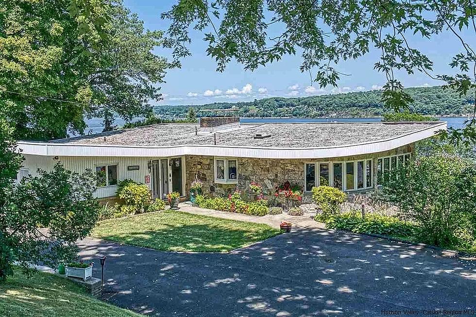 Exquisite Home Near Kingston With Hudson River for a Front Yard