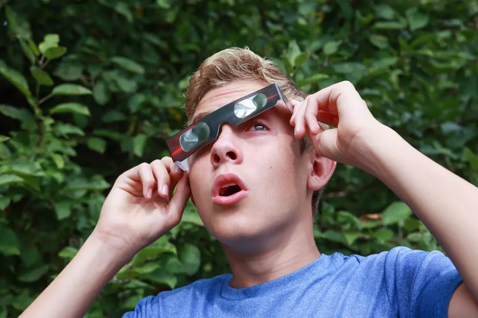 Signs You Damaged Your Eyes by Looking at the Solar Eclipse