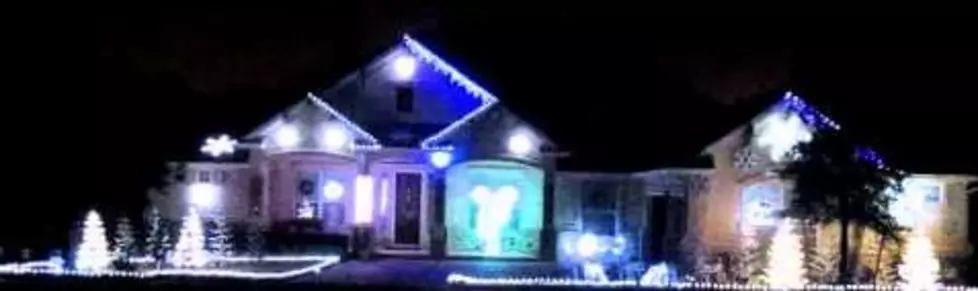 Christmas Lights Synched To ‘Angry Birds’ Theme [Video]