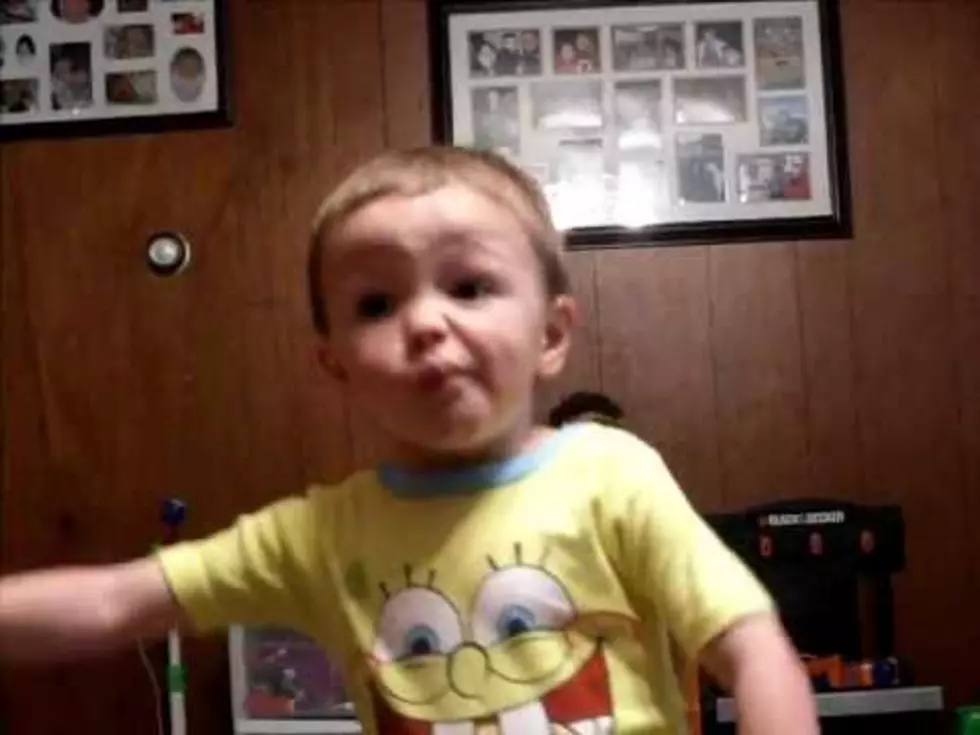 Kid Alert: 3 Year-old Sings Aldean And Toddler Discovers His Shadow [Video]