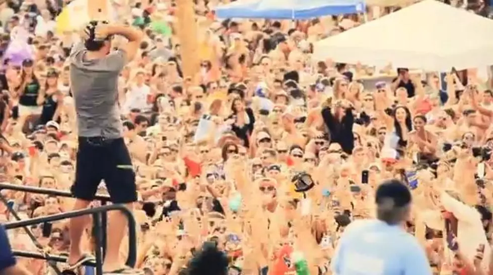 Luke Bryan&#8217;s &#8216;Just a Sip&#8217; Video Takes You to Spring Break On the Beach &#8211; Alcohol Included