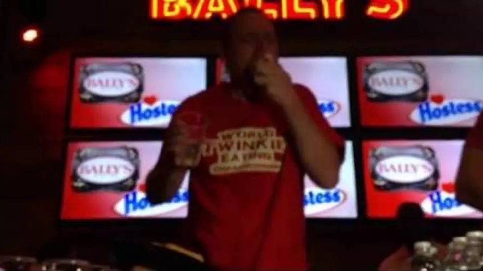 Nathan&#8217;s Hot Dog Eating Champ Joey Chestnut Crushes It In Twinkie Eating Contest