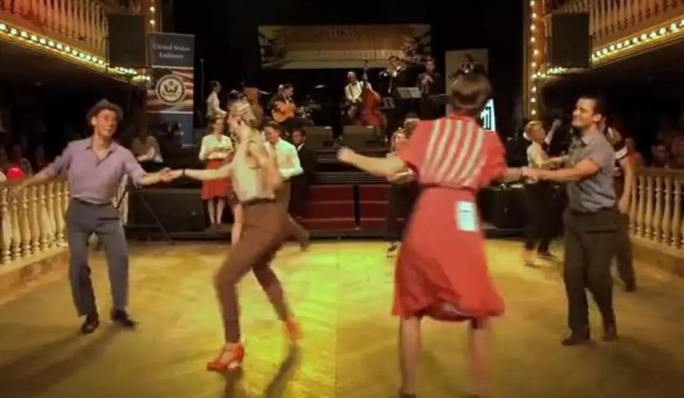 What is the Lindy Hop Dance and How Do You Do It? [VIDEOS]