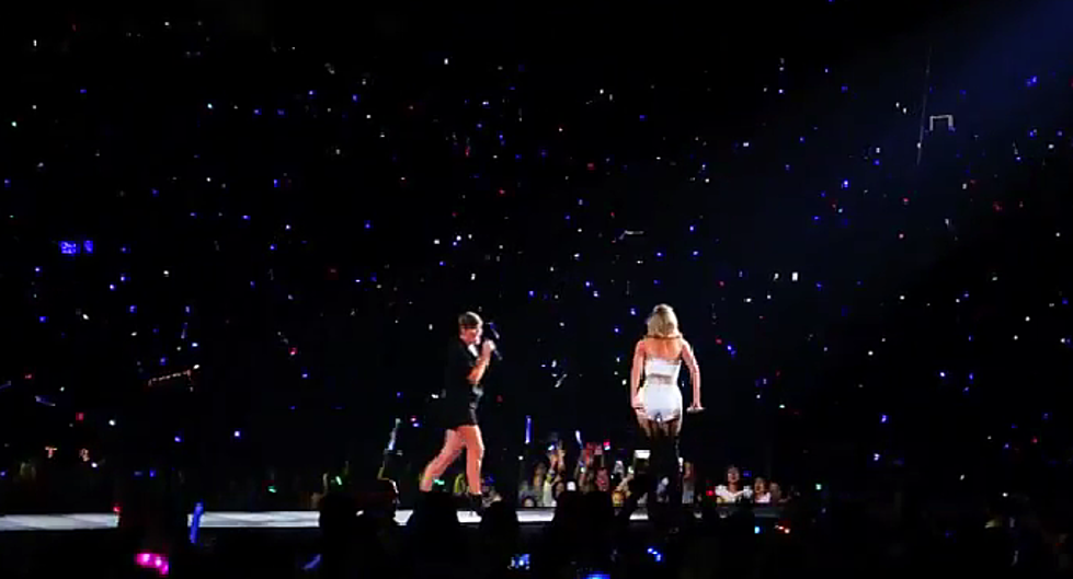 Taylor Swift Brings The Dixie Chick&#8217;s Natalie Maines On Stage at Staple Center to Peform &#8216;Goodbye Earl&#8217; [Watch]