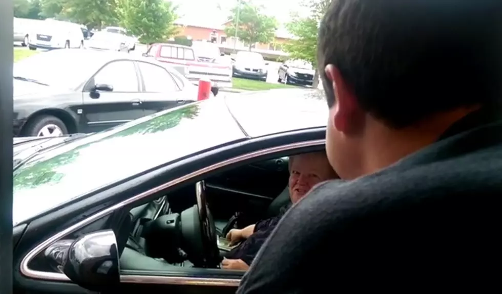 Random Acts Of Kindness &#8211; Paying For Others&#8217; Meals In The Drive Through [VIDEO]