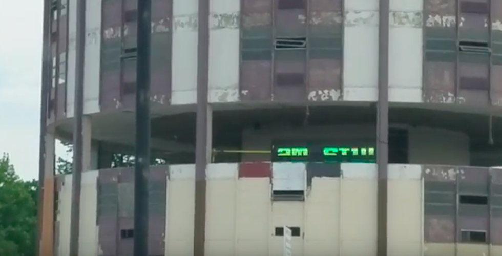 Owensboro&#8217;s Gabes Tower Displays Mysterious Scrolling Messages