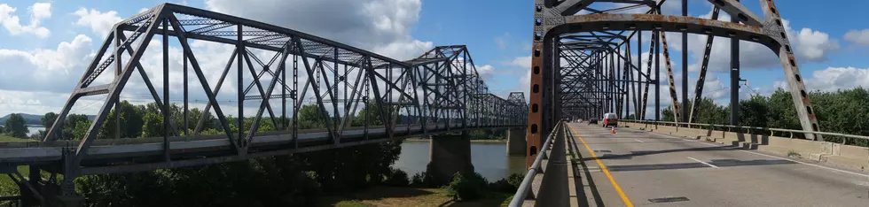 BREAKING NEWS &#8211; Man Climbing Up Southbound Twin Bridge