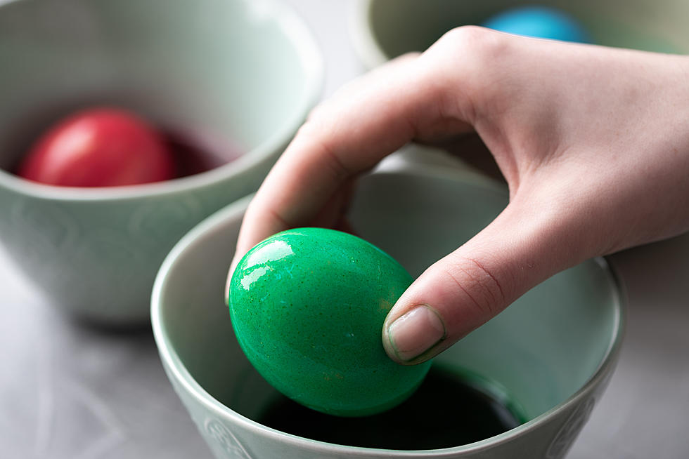 Easy Marbled Easter Eggs [VIDEO]