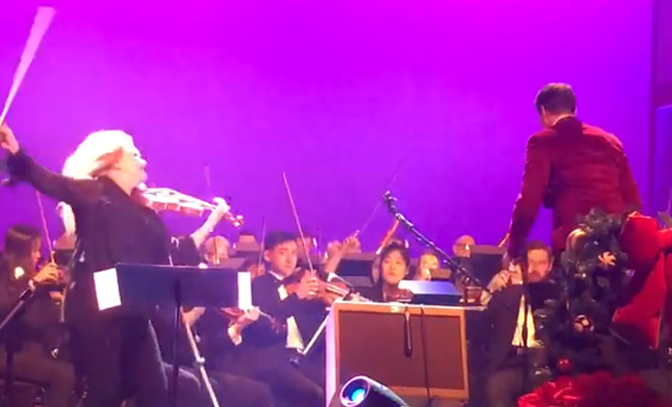 Whitesville, KY, Violinist Slays ‘God Rest Ye Merry Gentlemen’ In Rock Solo During Symphony Christmas Concert [WATCH]