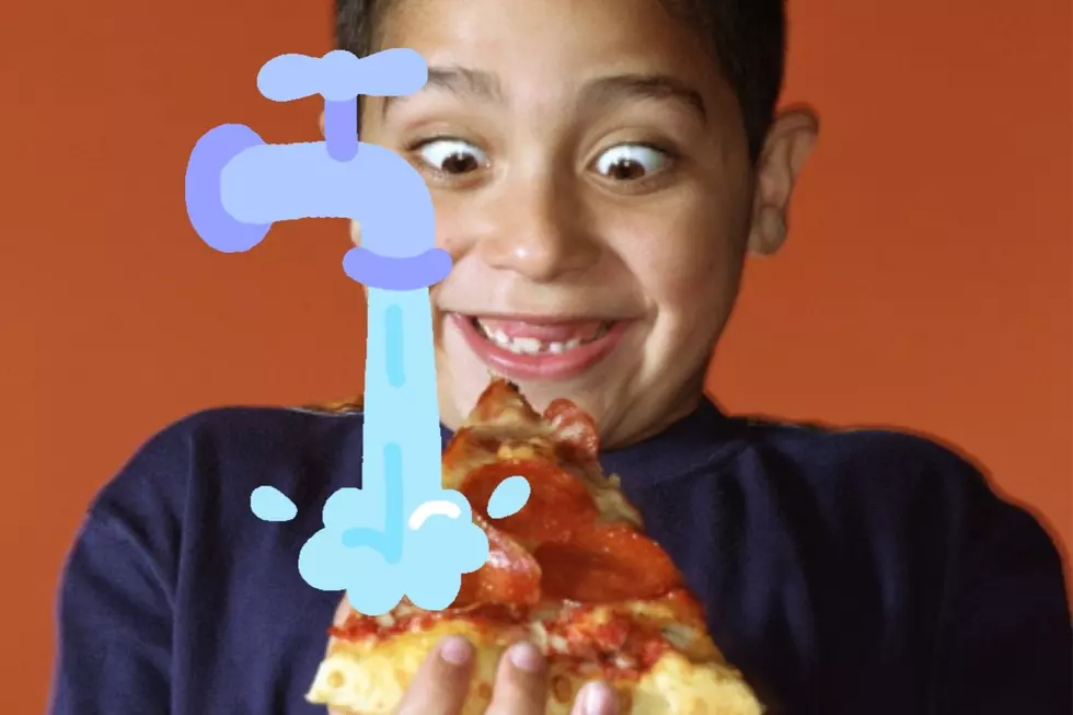 Run Hot Pizza Under Water to Cool It Down, What? Yep [VIDEO]