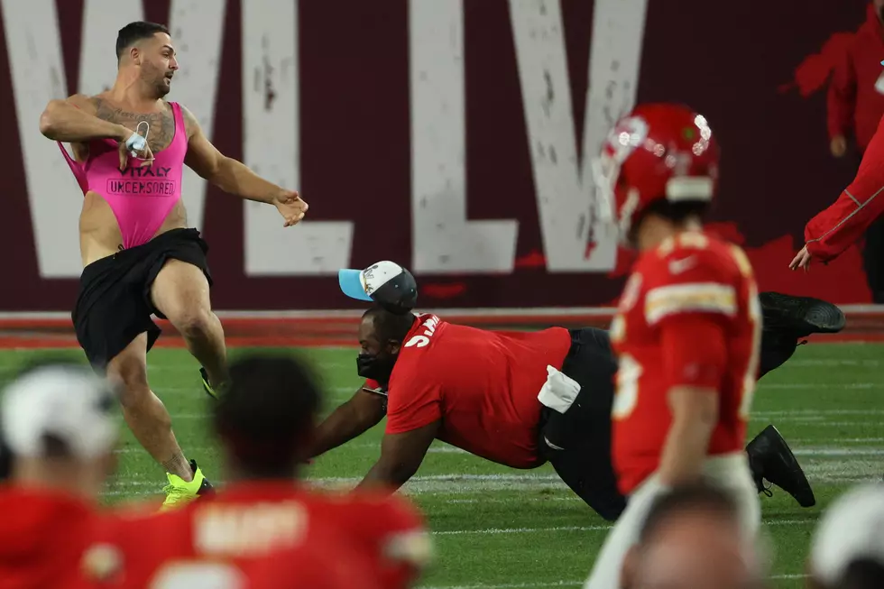 Dude In A Mankini Runs On The Field: What You Didn’t See On TV During The Super Bowl