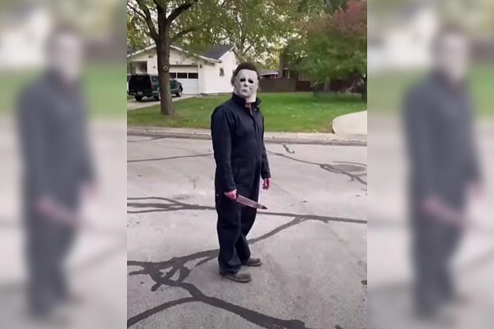 IN Man Who Dresses Up Like Michael Myers Has Returned And It’s Hilarious