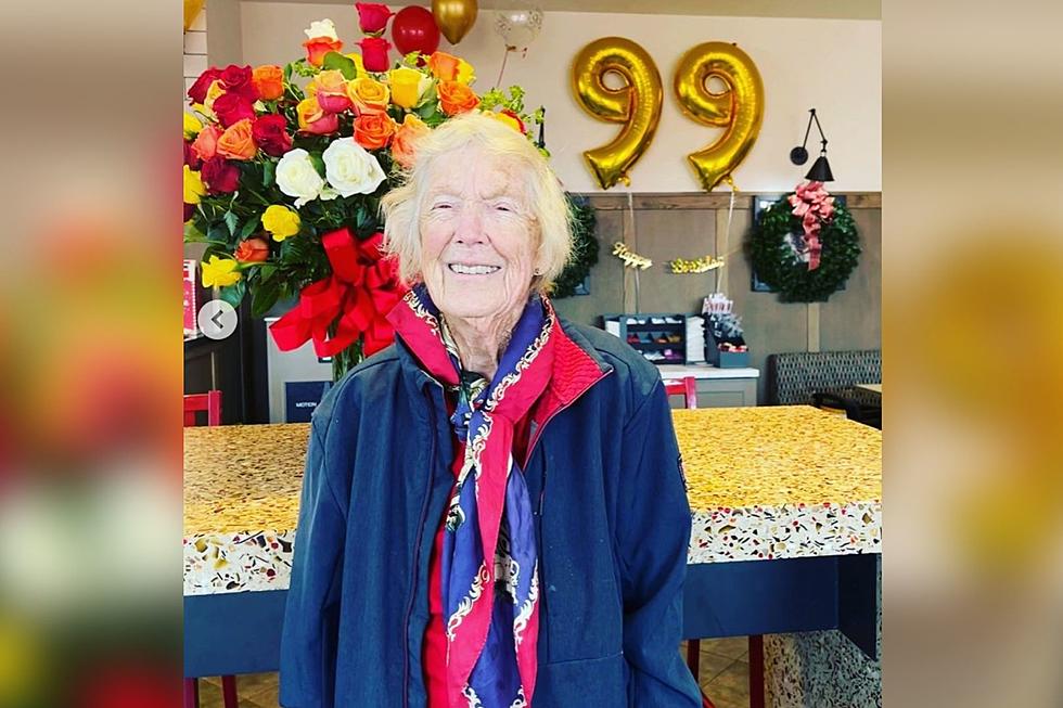 Heartwarming Reason 99-Yr-Old Ohio Woman Works At Chick-fil-A