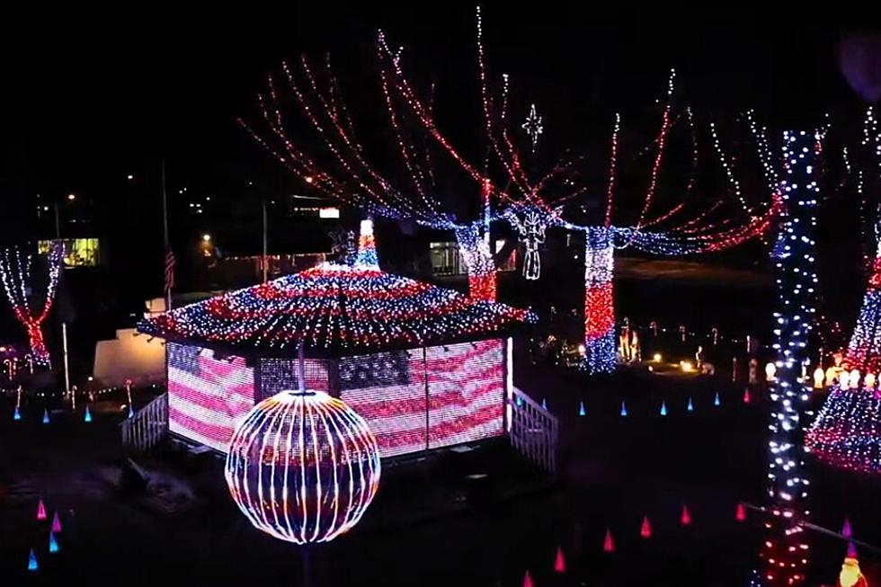 This Indiana City Turns Into a Christmas Wonderland  
