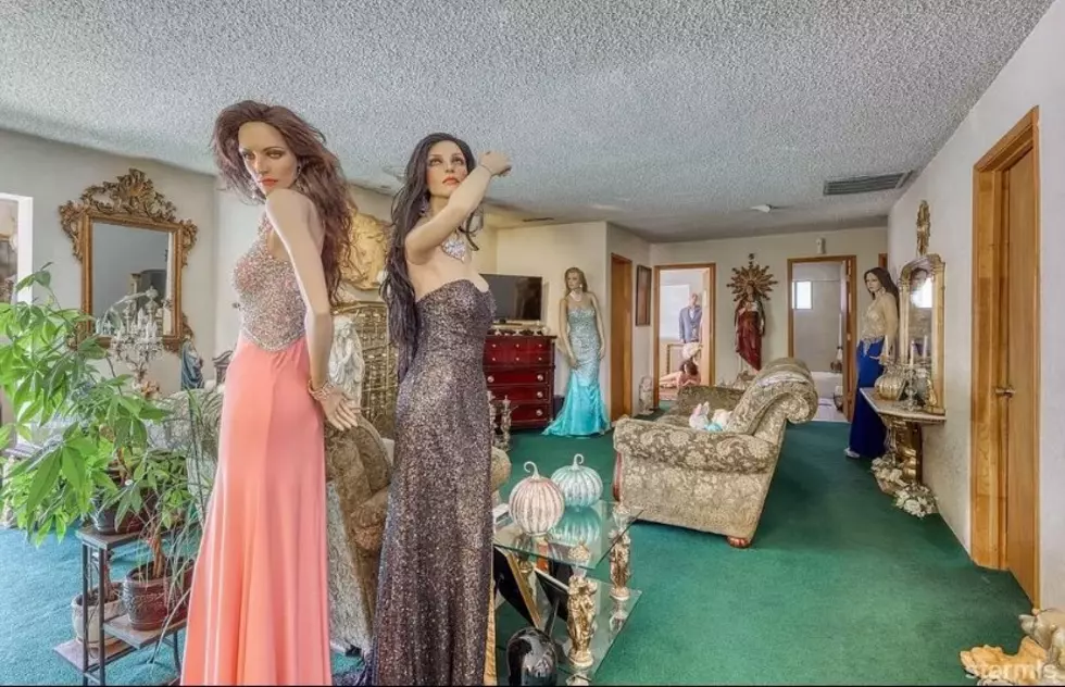 House For Sale Features Unsettling Pictures With Mannequins [Photos]