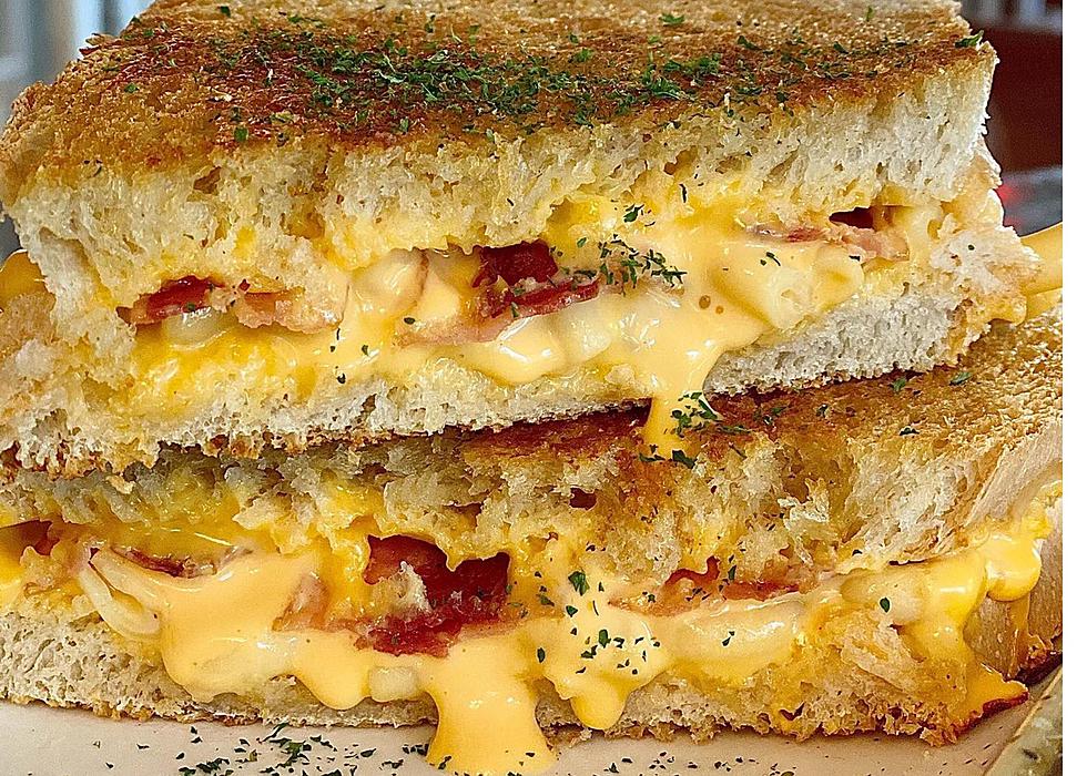Davenport’s Grilled Cheese Bar Announces Grand Reopening Date