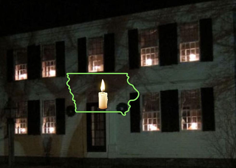 These Are The 3 Reasons An Iowa Home Has Christmas Candles In The Window