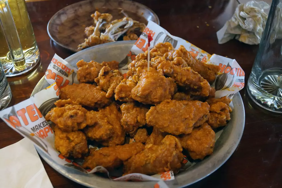 This is the Proper Way to Eat Hot Wings