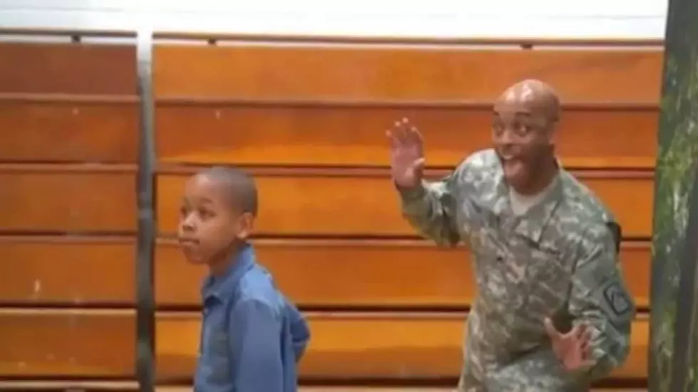 Army Dad Surprises His Son by Photobombing Him on Picture Day