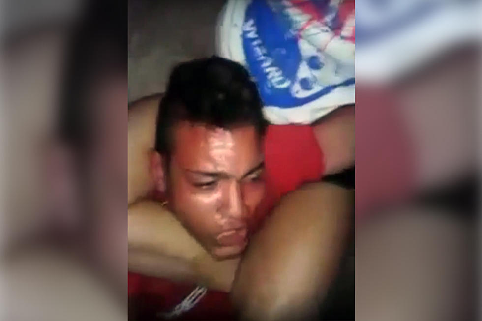MMA Fighter Foils Robbery by Choking Suspect Out with Legs