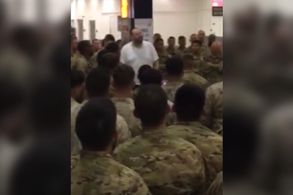 Businessman Buys Meals For 400 Soldiers During Layover