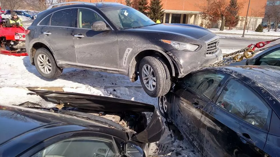 Iowa Police Complain That People Took Photos of a Car Accident Instead of Calling 911