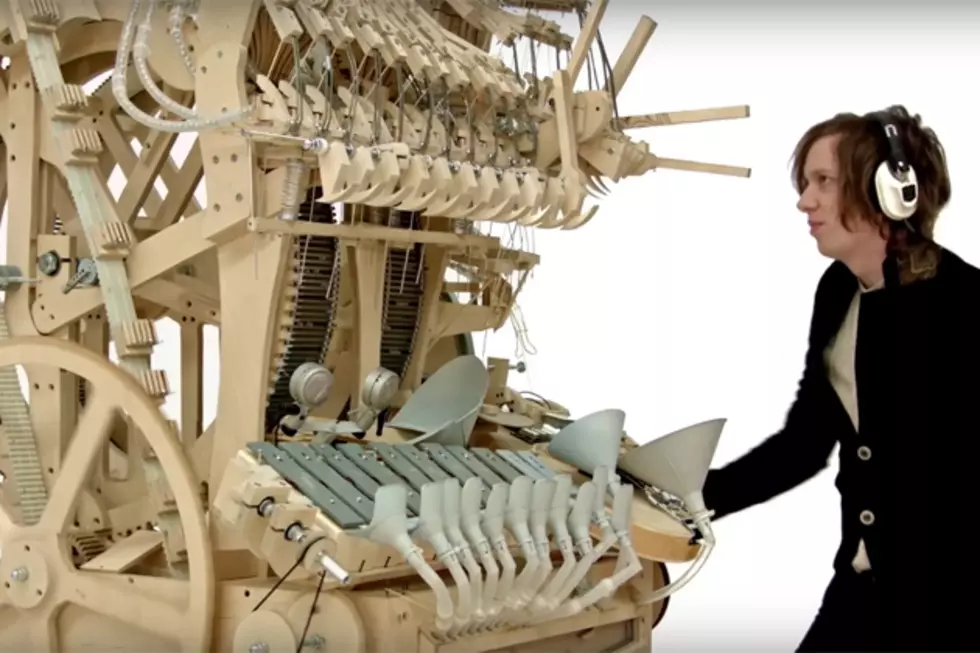 Giant Instrument Utilizes 2,000 Marbles to Play Music