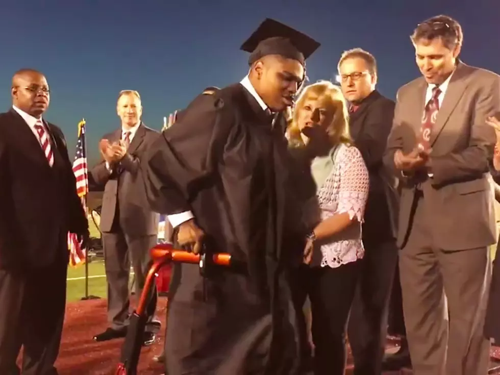 Student with Cerebral Palsy Walked for the First Time at His Graduation
