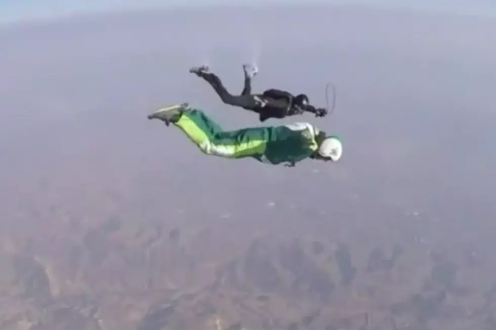 Skydiver Jumped From 25,000 Feet Without a Parachute