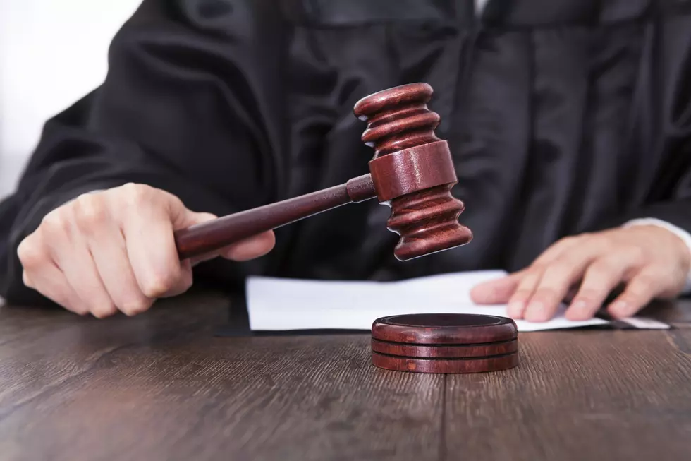 Michigan Judge Throws Off Robe to Tackle Defendant