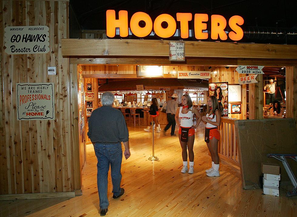 Blind Man Suing Hooters For Lack of Braille