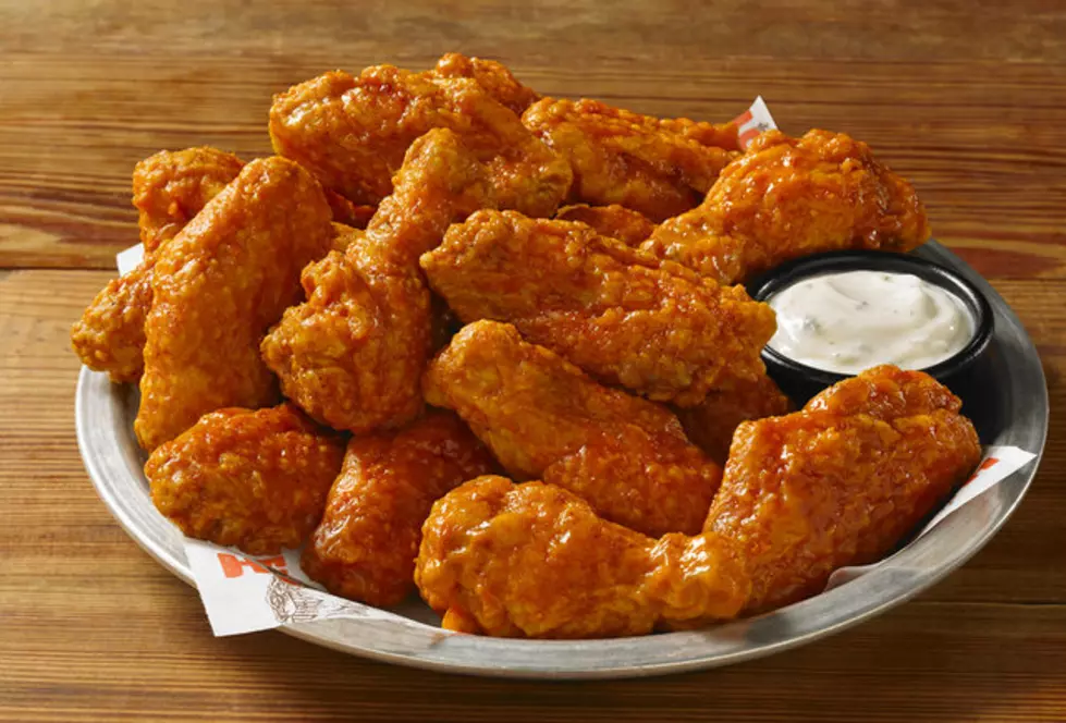 Hooters in Davenport is Giving Away Free Wings to Singles on Valentine&#8217;s Day