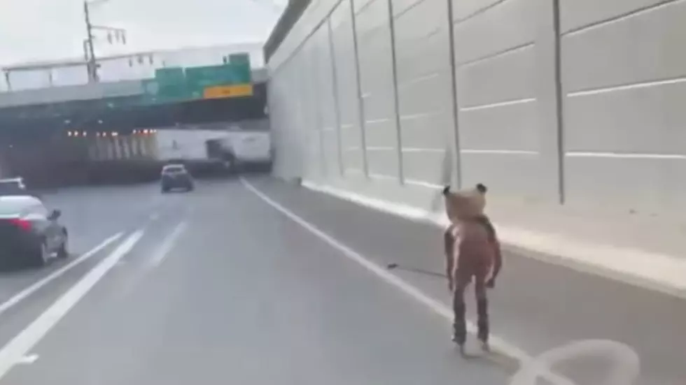 Police Asking Questions About Man Filmed Rollerblading Naked on Interstate