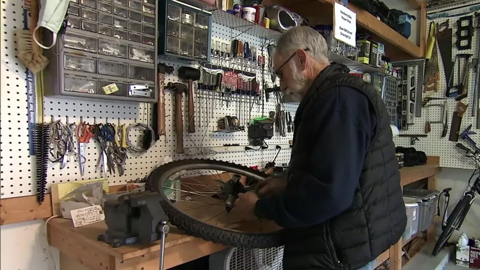 Retired Man Fixes Hundreds of Bikes, Doesn’t Take a Dime