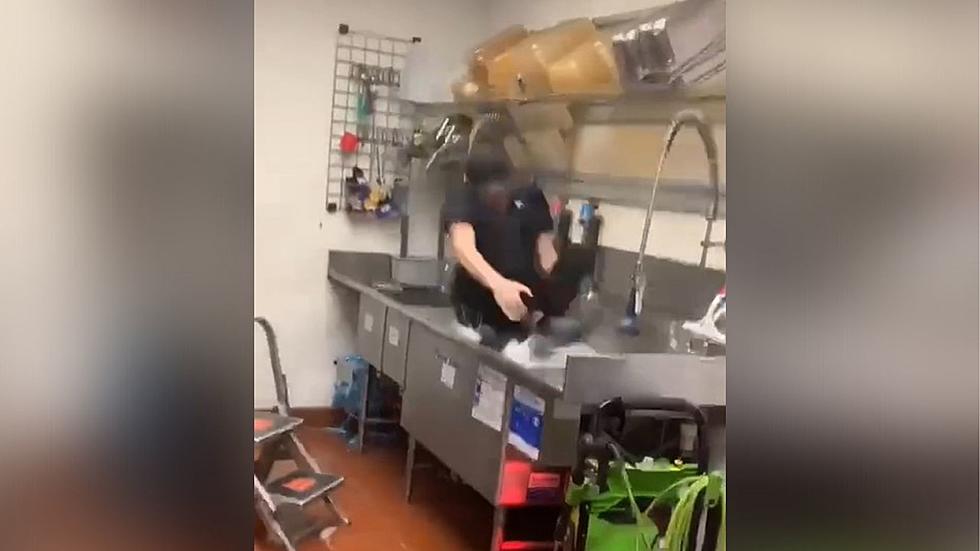 Taco Bell Employee Cannonballs Into Sink To Celebrate Last Day of Work