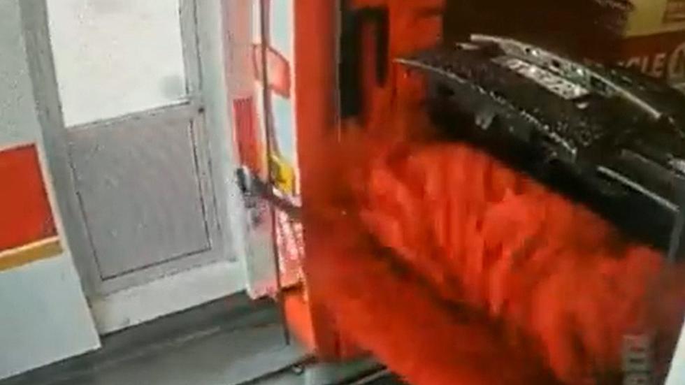 Stressful Video: What Happens When Your Trunk Opens in a Carwash