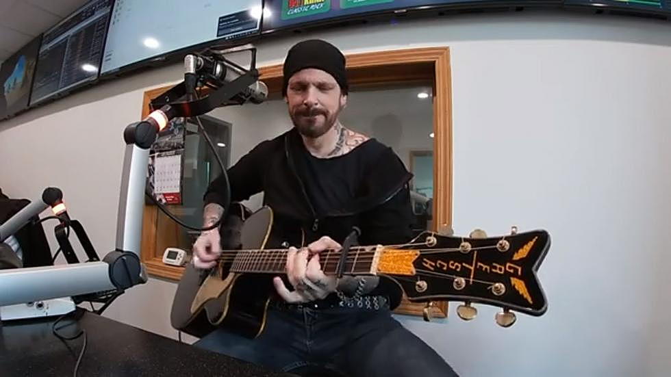 Ricky Warwick Plays Live With Dwyer & Michaels Ahead of Friday Night Show