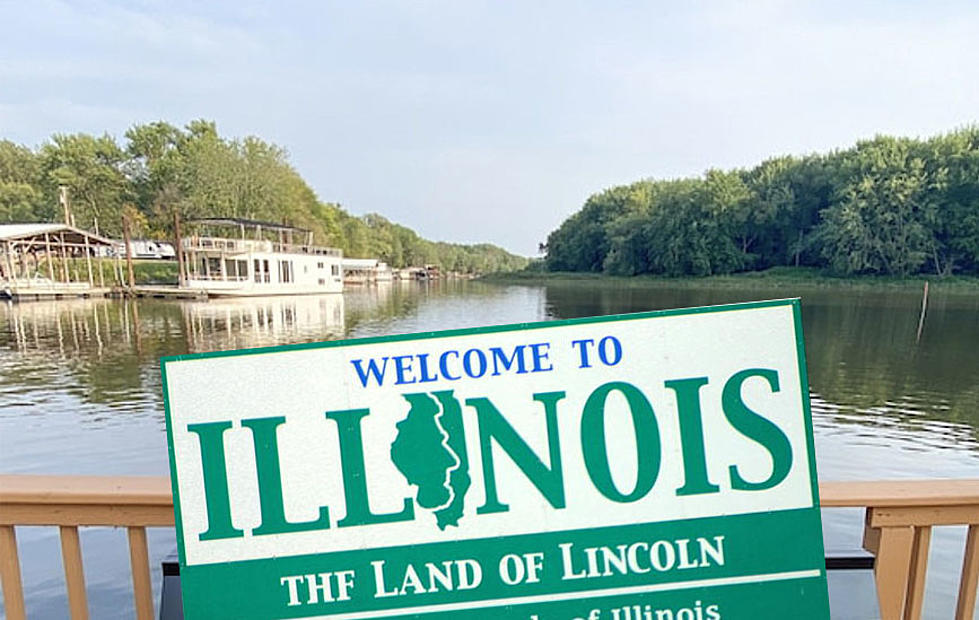 This Newly Renovated Floating Cabin is a Unique Illinois Vacation Getaway