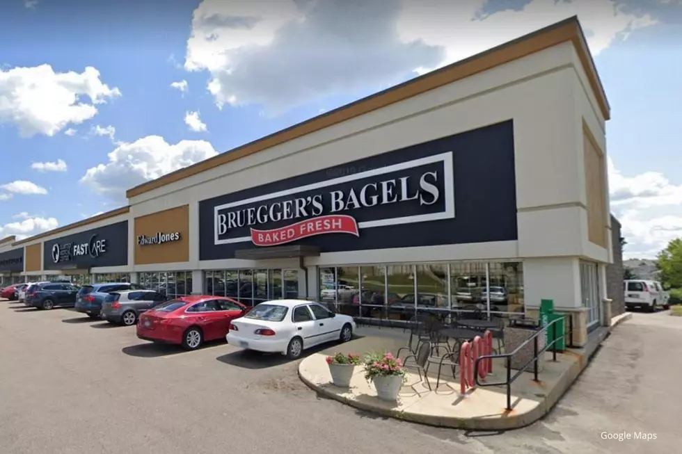 Bruegger’s Bagels Left a Note For All of Rochester Saying ‘We Are Closing’