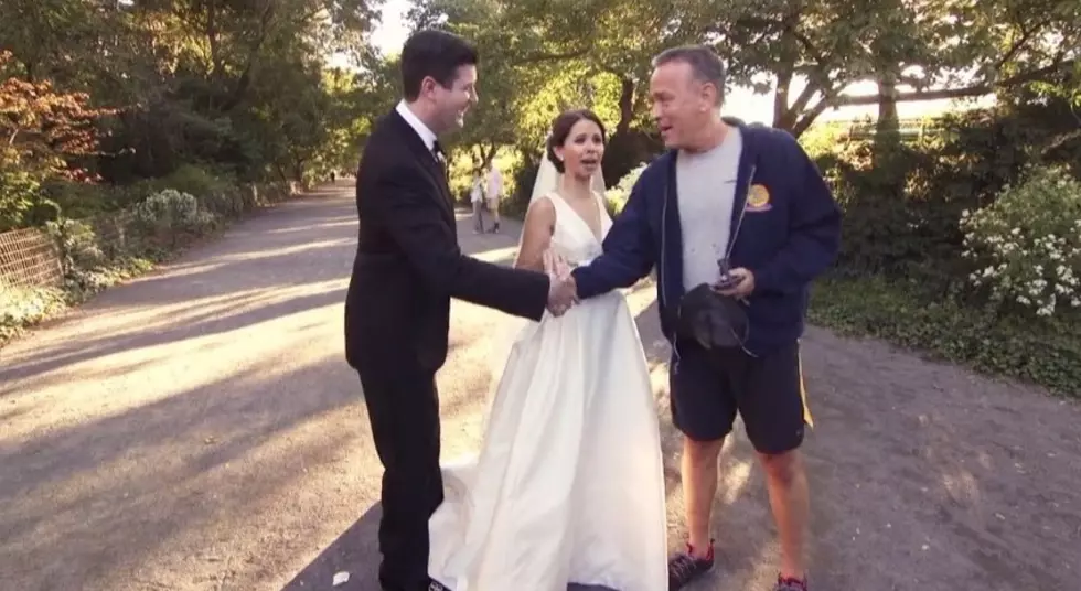 (Video) Tom Hanks Drops in on a Wedding in the Park