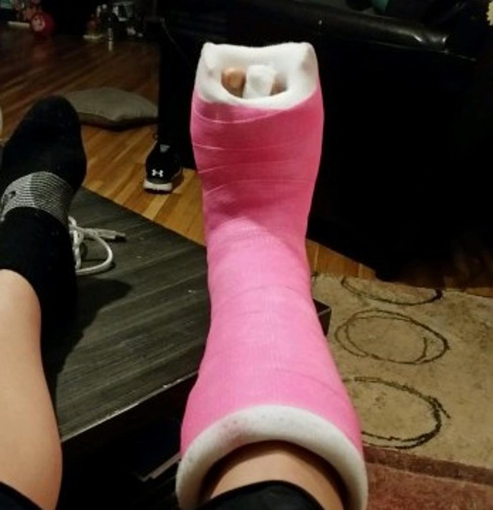 What Happens When You Let an 8 Year Old Boy &#8220;Decorate&#8221; Your Cast