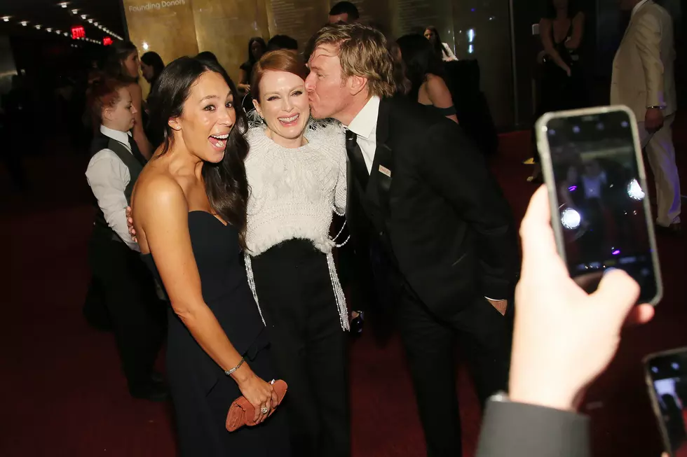 Chip & Joanna from ‘Fixer Upper’ Mobbed By Fans at Minnesota Restaurant