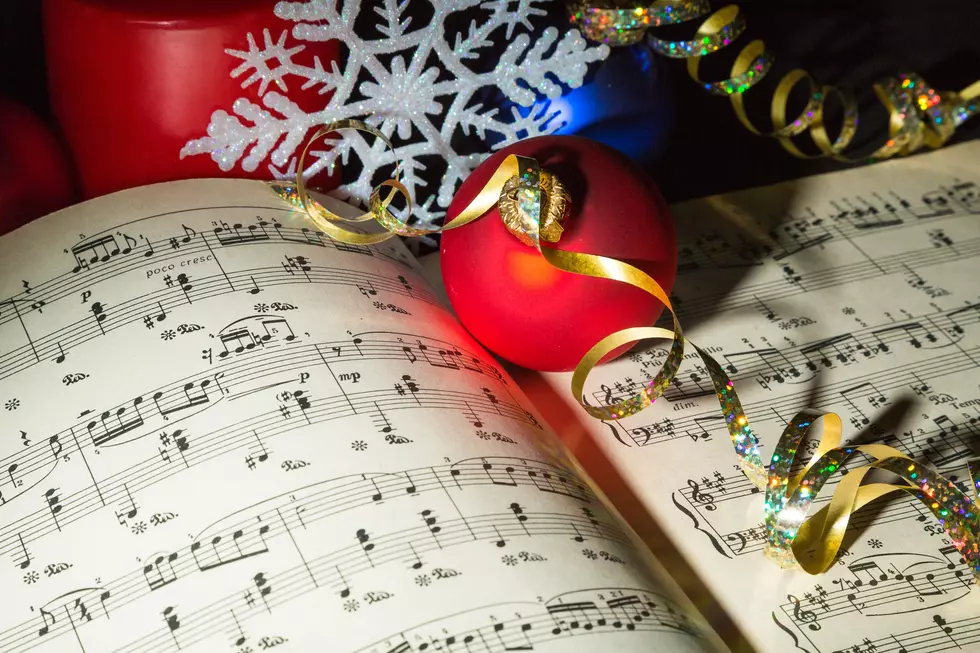 Minnesota Band Teacher Surprises Students w/ Christmas Carols Outside Their Homes