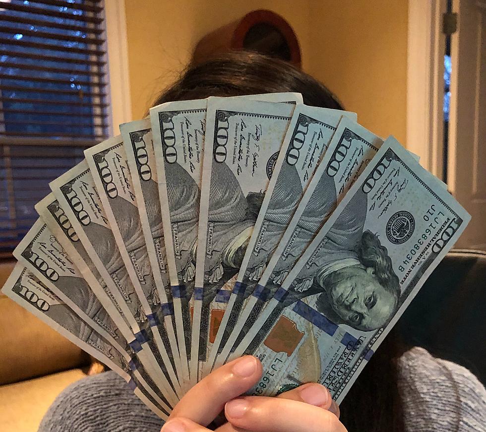 Wisconsin Woman Finds $10,000 In Fanny Pack