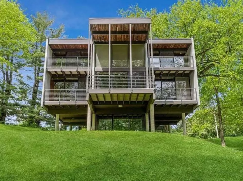 ‘Perfect’ Mid-Century Modern Home for Sale in Iowa