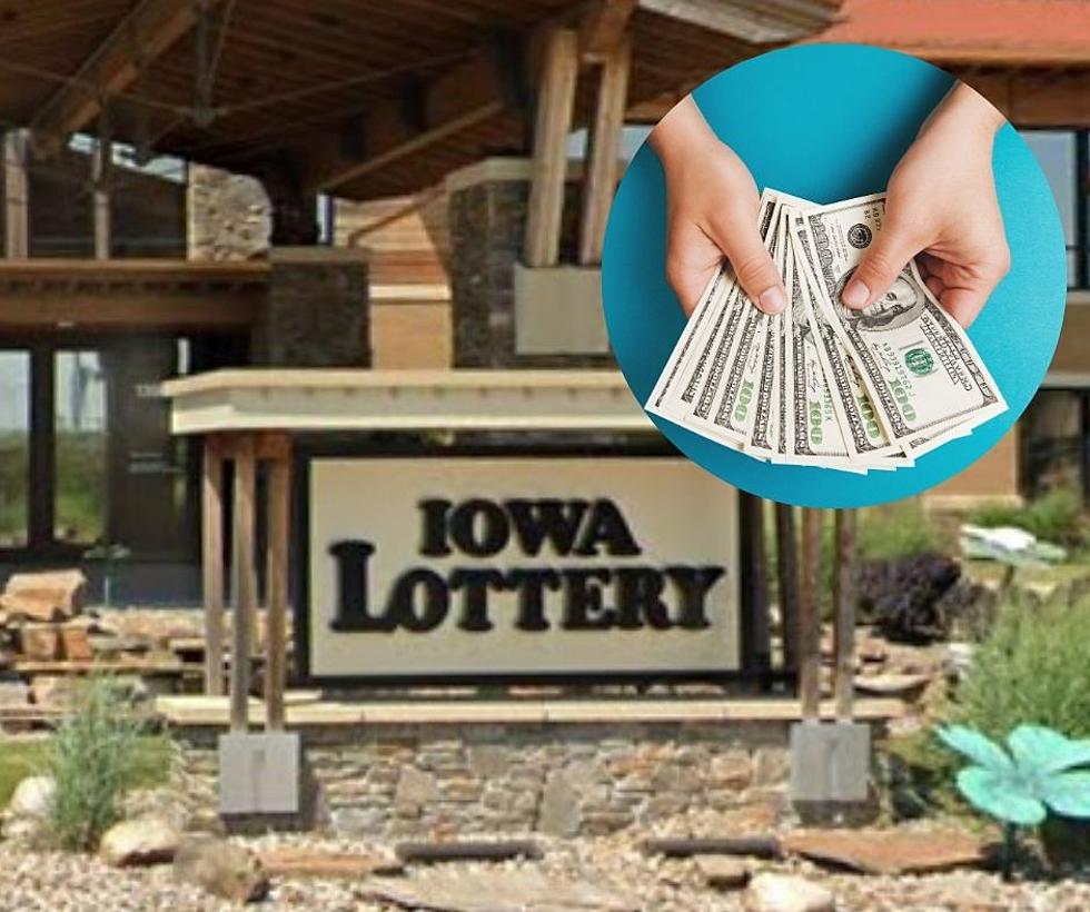 Iowa Man Collects Major Lottery Jackpot