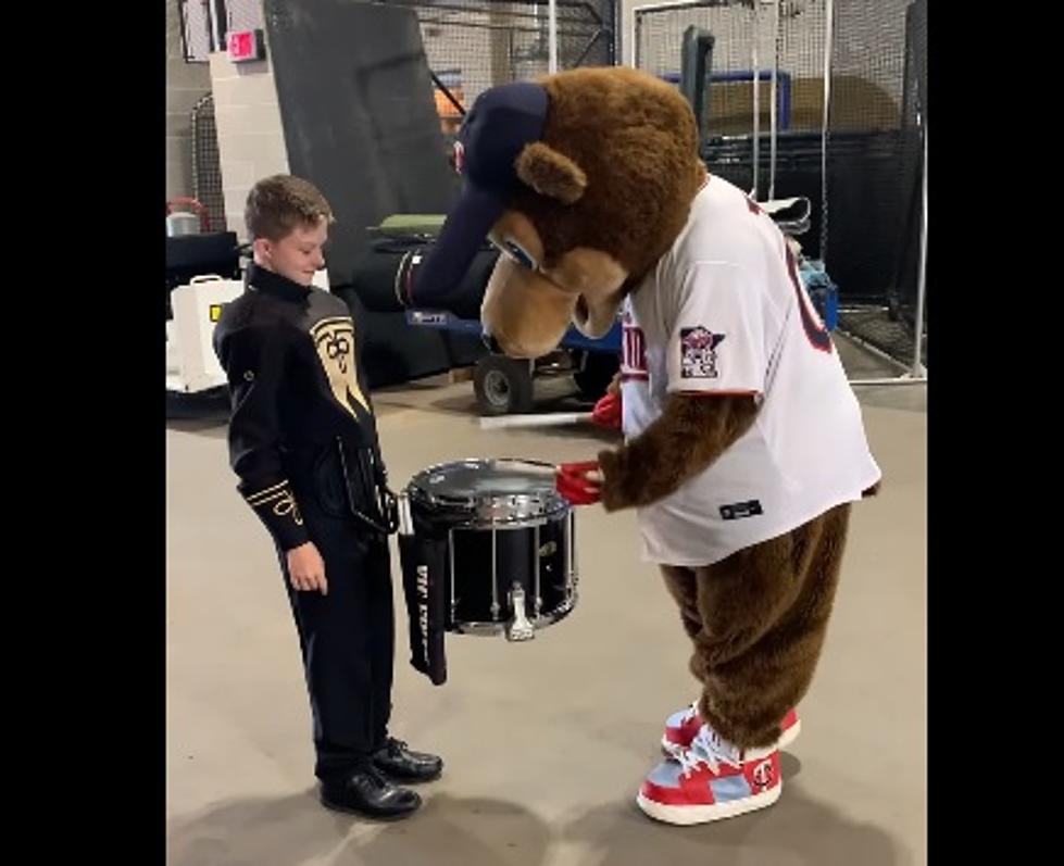 Twins&#8217; Mascot Performs Amazing Drum Battle With High School Student [watch]