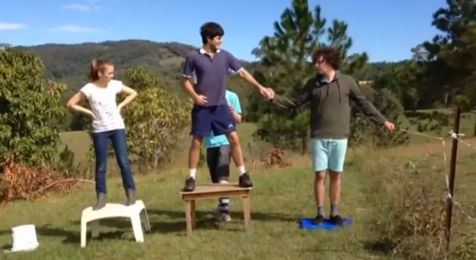 What Happens When Some Whacky British Kids Perform an Electric Fence Experiment [Video]