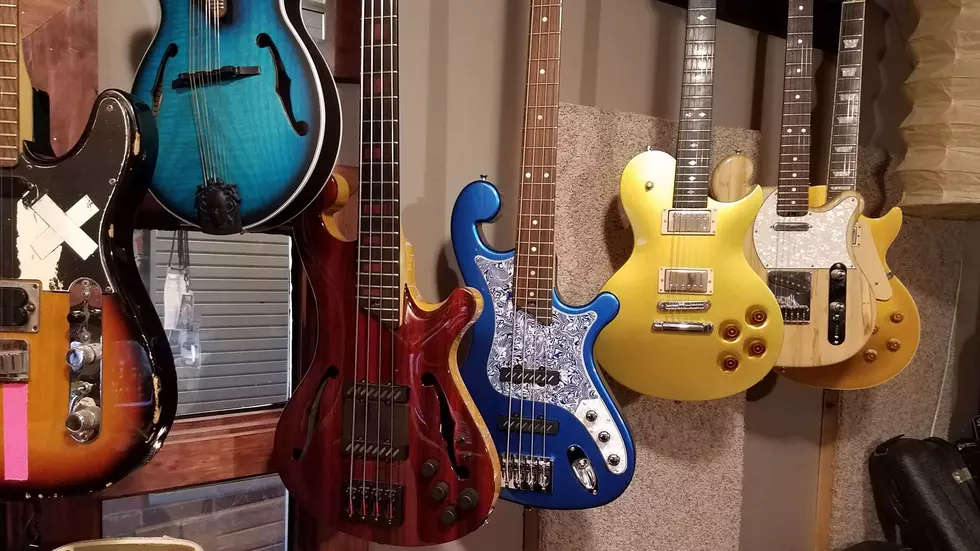 Boonville’s Harper Guitars Made New Guitar for Alex Lifeson of Rush